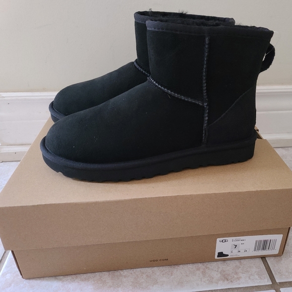 UGG Shoes - UGG Women's Classic Mini II Black Boots 7